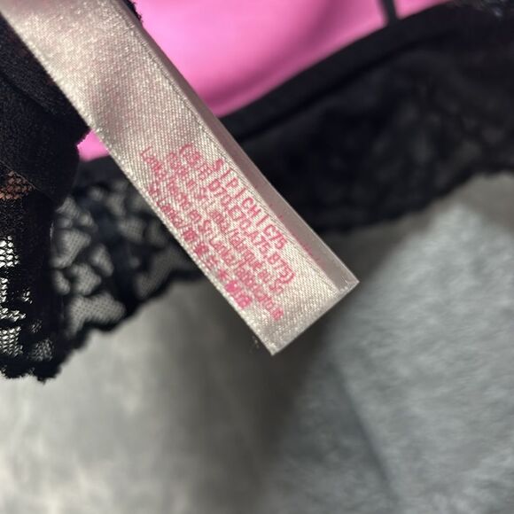 Victoria’s Secret Pink Black Lace Pushup Wireless Around Neck Detail Size Small - Picture 8 of 8